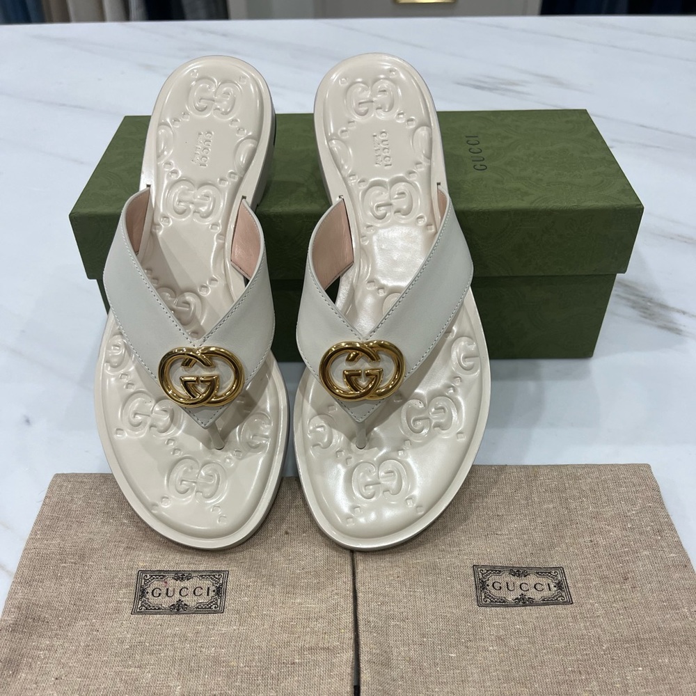 Gucci thong sandal🩵